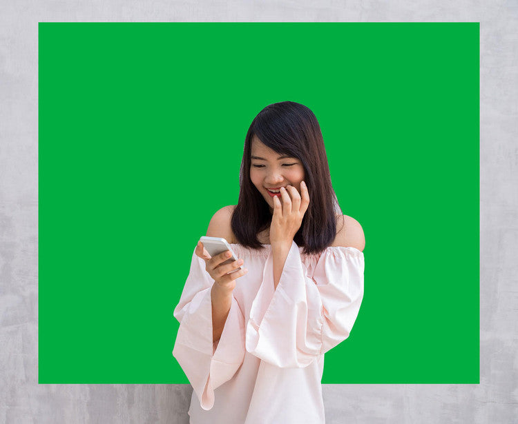 GREEN SCREEN MATTE WALLPAPER - PEEL AND STICK - PREMIUM QUALITY GREEN SCREEN FOR STUDIO - WATERPROOF AND EASY TO CLEAN